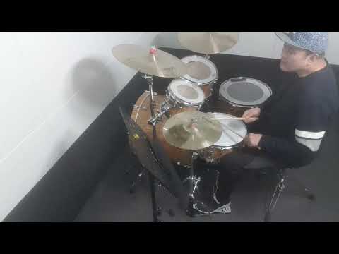 Historia  de  unamor  --Hot  club   Tirana  & xhuli  Pjetra