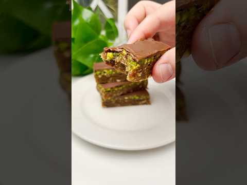 Date & Pistachio Bliss Bars: The Perfect Snack!