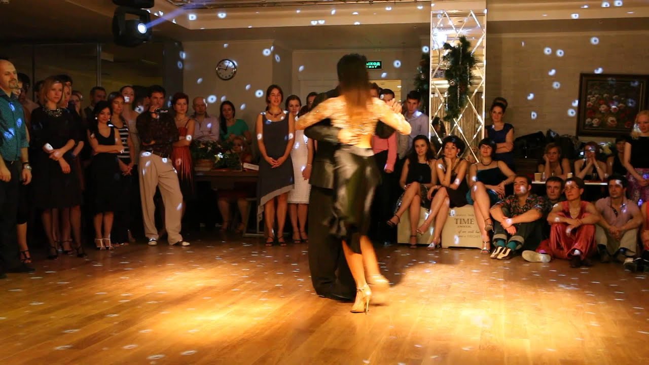 RODRIGO FONTI y CELESTE MEDINA 2/4 2013-12-14 milonga LA PRIMAVERA Moscow