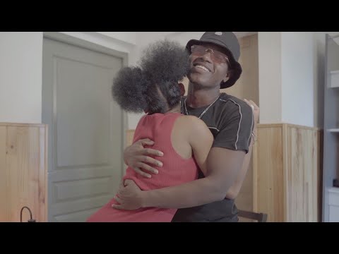 Tayc - N'y pense plus DANS LA VRAIE VIE D'ELINEM