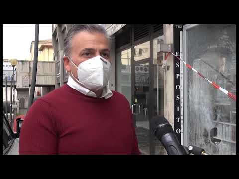 Arezzo, vandali in azione a Saione: in frantumi vetrine di due saloni di acconciature