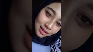 Download lagu The beautiful lips of a beautiful girl wearing an Asian hijab style, Indonesian hijab, are indeed... mp3