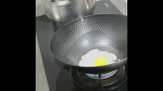 Re: [問題] 鐵鍋與鑄鐵鍋煎荷包蛋