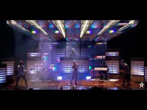 Courtney Hadwin and The Struts