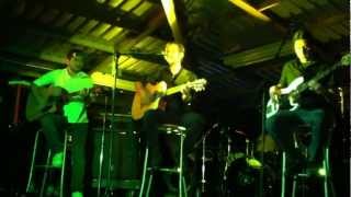 Guitarreada (Que debo hacer, Te extraño un poco, Dicen) de Sergio Sacoto