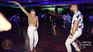 Download lagu Dez & Edyta - Salsa Social Dancing | Back 2 Mambo @ Prague 2022 mp3 Download lagu Dez & Edyta - Salsa Social Dancing | Back 2 Mambo @ Prague 2022 mp3