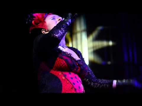 Katherine Ellis performs Someone Like You