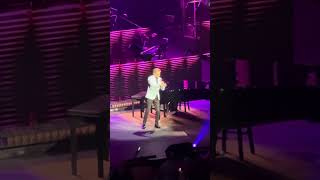 Barry Manilow live- I Write The Songs