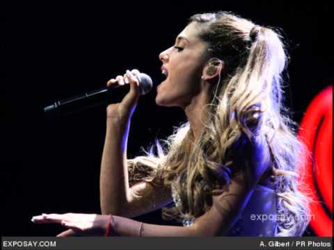 Ariana Grande I don't want to be alone for christmas