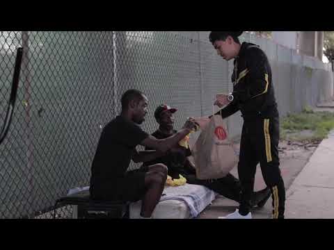 DJ DIDDY GIVES 100+ BURGERS TO THE HOMELESS!! [EMOTIONAL]