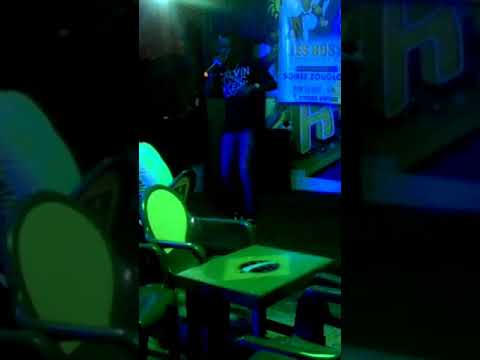 Soni1er le roi lion en mode soutien au boss du zouglou au super maquis le brésil