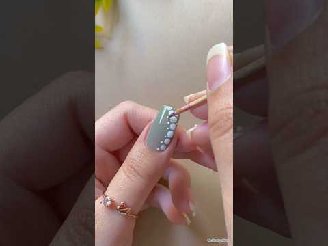 💅🤍Easy dot nail art design #nailart2023 #naildesign #youtubeshorts #shorts