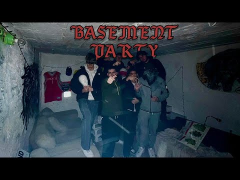 Żaby01-Basement party