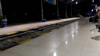 preview picture of video 'Kereta Api Jayakarta Premium Berjalan Langsung di Stasiun Jebres'