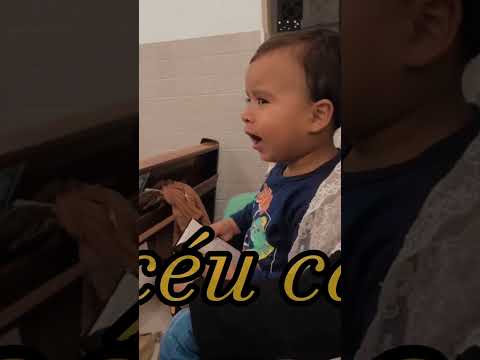 LA NO CÉU CANTAREI HINO CCB MENINO CANTANDO. NO COLO DA MÃE NA IGREJA CCB HINOS