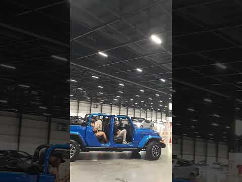 ROBUSTEZ CONFORTO PARA QUEM TEM $$ #reggae #music #automobile #saopaulo #feirãodecarros #anhembi