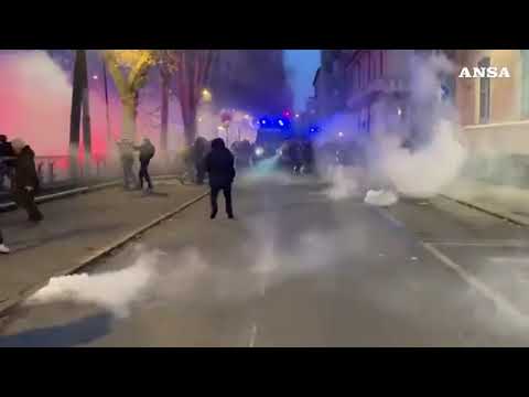 Torino, bloccati i manifestanti che volevano raggiungere l'ex sede di Askatasuna