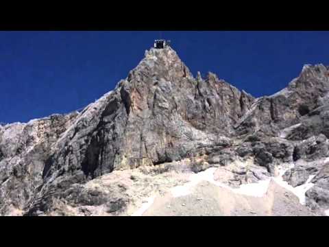 Auffahrt mit der Dachsteinseilbahn auf dem Balkon
