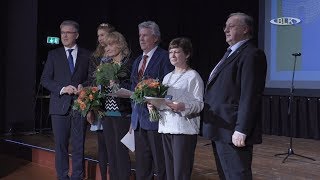 El enfoque de la recepción de Año Nuevo del alcalde Robby Risch en Weißenfels es la presentación de las insignias de honor y el programa cultural. El musical "Robin Hood" del Goethegymnasium emocionó a la audiencia. En su discurso, la ministra de Sajonia-Anhalt, Claudia Dalbert, destacó la importancia del compromiso y la solidaridad.
