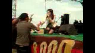 Download lagu via vallen lumpuhkanlah ingatanku - rembang mp3