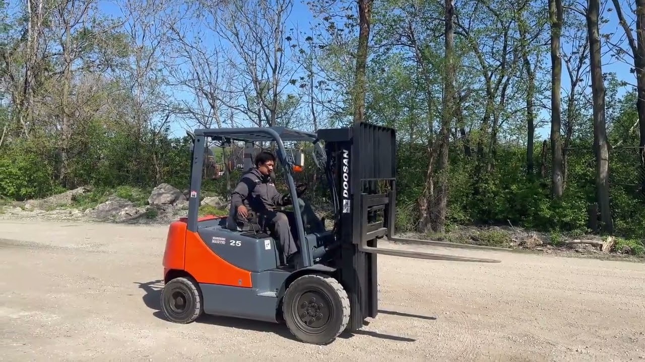 2011 DOOSAN D25S-5 For Sale