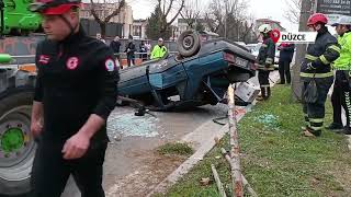 Takla Atarak Hurdaya Dönen Otomobilde 5 Kişi Yaralandı