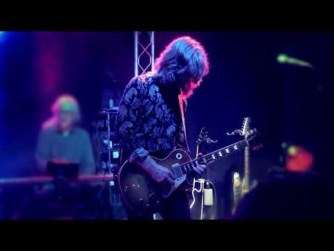 The torch is passed – Dietmar is rocking it! 🎶🔥 And wait for that guitar solo at the end... 🤘🎸