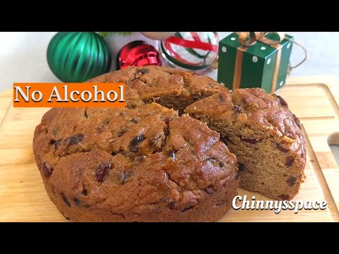 This Alcohol-Free Fruit Cake Stays Moist for Days
