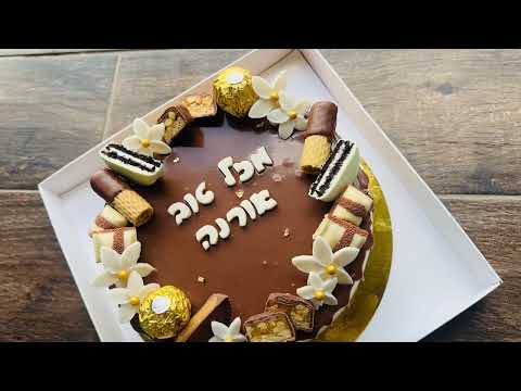 עוגת מוס טריקולד פרחונית - תמונה מהסרטון