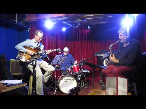 Remove before Flight – Tony Malaby, Billy Mintz & Marius Duboule