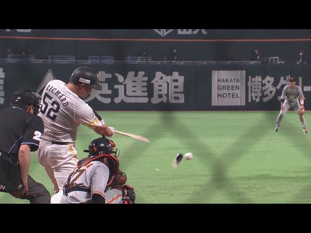 【8回裏】1打席で結果を残す!! ホークス・リチャードのセンター前タイムリーヒット!! 2022年3月9日 福岡ソフトバンクホークス 対 読売ジャイアンツ