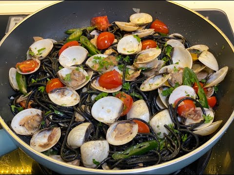 SQUID INK PASTA VONGOLE