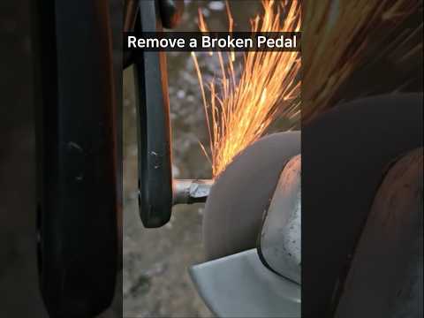 Removing a Broken Pedal from the Crank #bikeroid #PedalRemoval #BrokenPedal #BikePedal #PedalRepair