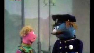 Classic Sesame Street - Charlie looks for a policeman
