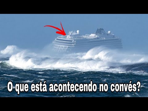 Navio De Cruzeiro Com Passageiros Numa Tempestade De Escala 12!