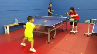 Download lagu Ping Pong (tenis meja) - anak laki-laki berusia 6 tahun sedang berlatih mp3 Download lagu Ping Pong (tenis meja) - anak laki-laki berusia 6 tahun sedang berlatih mp3