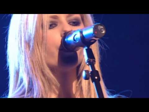 Avril Lavigne - Nobody's Home Bonez Tour