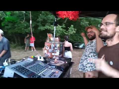 Universal Love Warrias plays Mikey Mosman - La cocaïne c'est le chemin de la mort