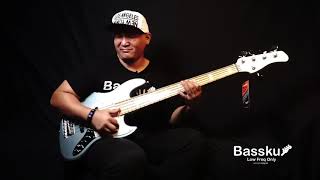 Video thumbnail for Sire V7 2nd Gen Ash Body 5 Strings Bass Demo by Bassku