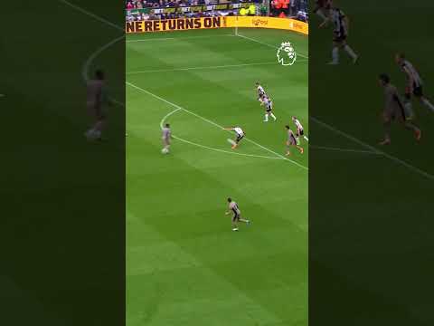 Alexander Isak FLOORS Micky van de Ven 🫣