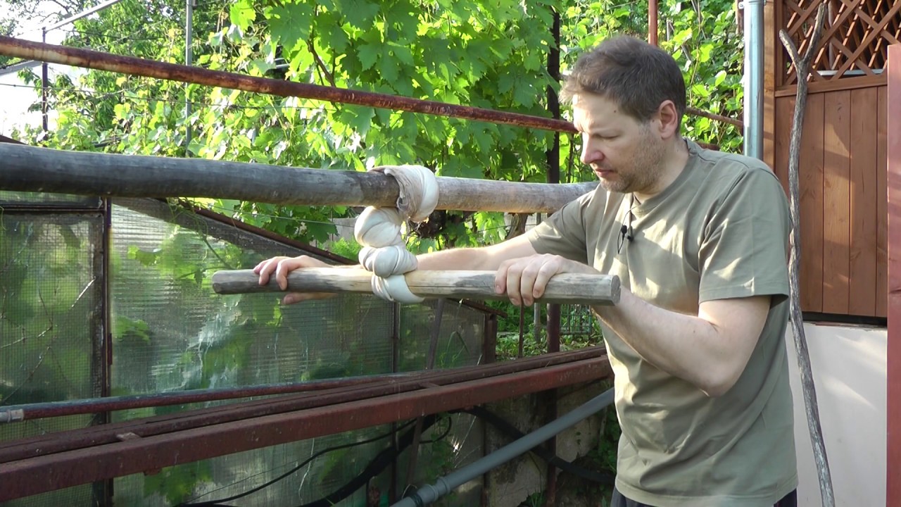 Činění kůží indiánským způsobem - ždímání