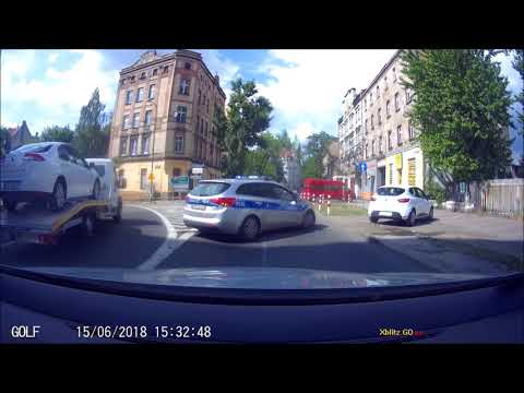 Zajechanie drogi radiowozowi policji