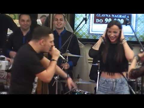 Ruzica i Gasstozz pevaju zajedno neku pesmu