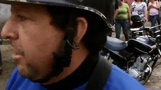 preview picture of video 'Entrevistas a personas que hacen cola en Venezuela para comprar alimentos ( Mérida Venezuela)'
