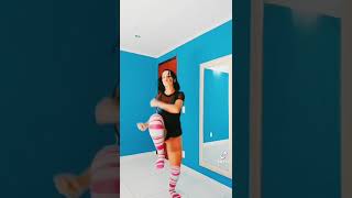 Tiktok babe shaking that ass in a thong ??subscribe ??