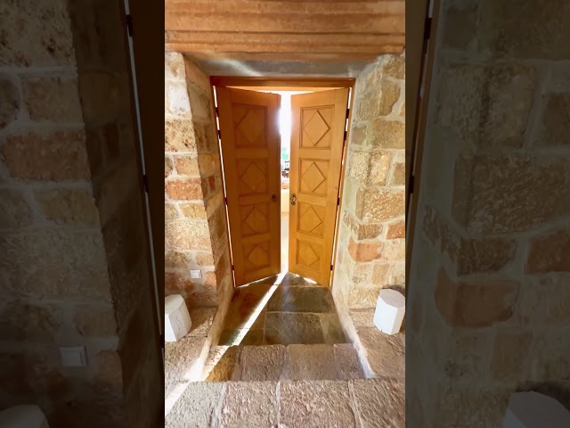 Vídeo relacionado con Roumeli: Viajes por el norte de Grecia: 231 (El Acantilado)