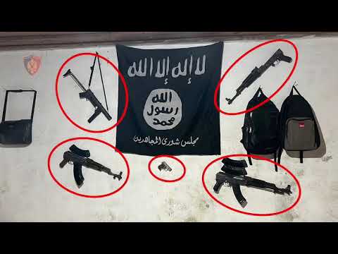 Me flamurin e ISIS-it në banesë, publikohen pamjet nga arrestimi i dy të rinjve: Qëlluan me armë