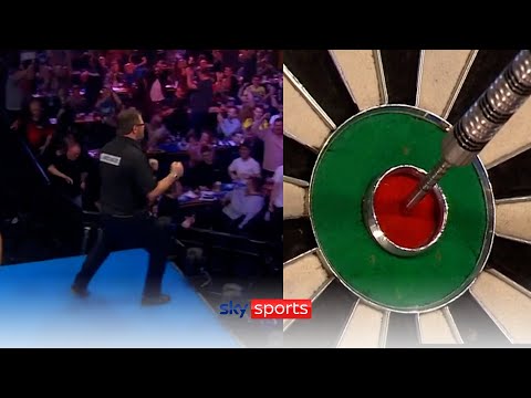 James Wade's ICE COLD match winning bullseye! 😮  | World Grand Prix 2021