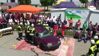 preview picture of video 'Mindelheim: Schauübung technische Rettung aus PKW'