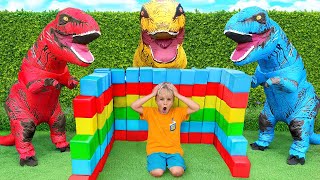 Download lagu Chris and Escape Adventures with Dinosaurs mp3